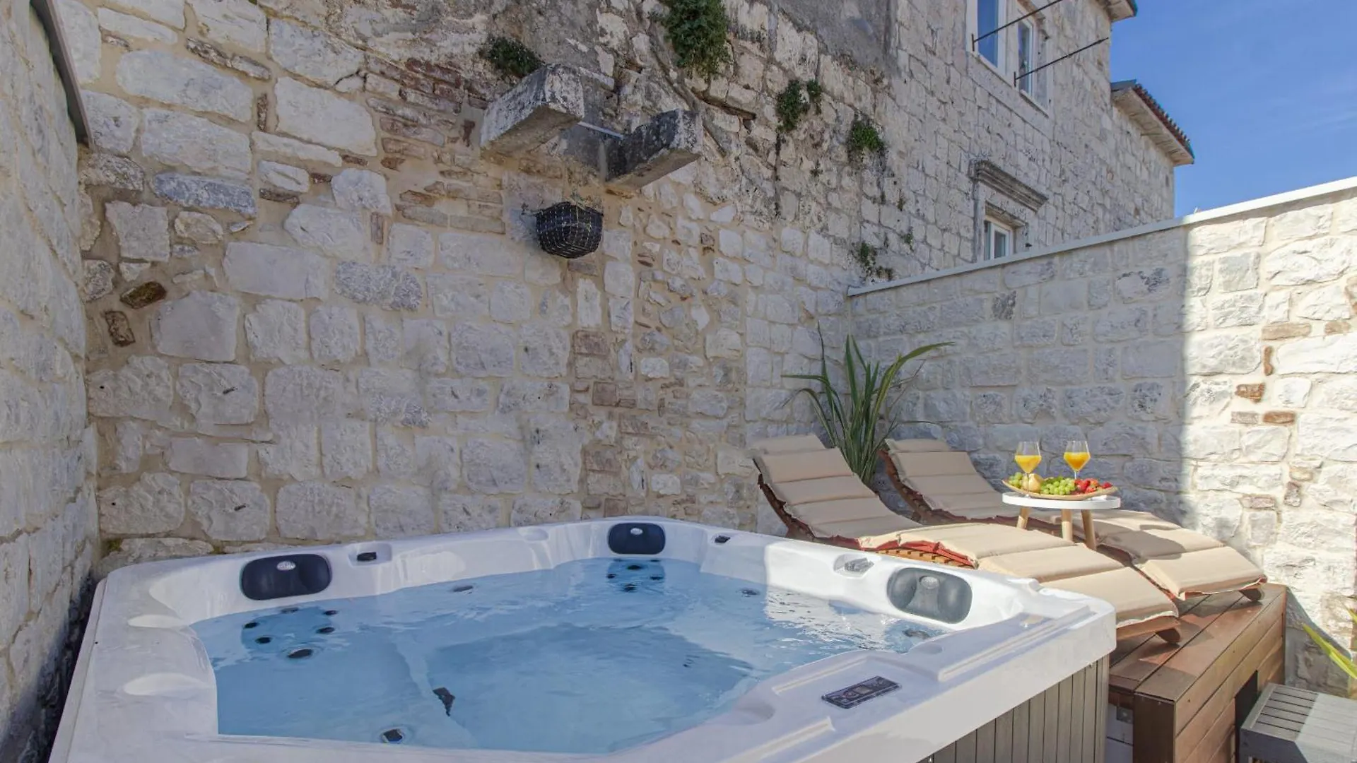 Stone House Trogir Villa 0*,